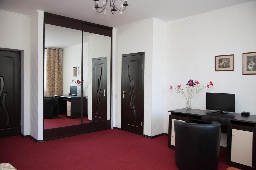 Florentina Hotel Edinet Habitación foto